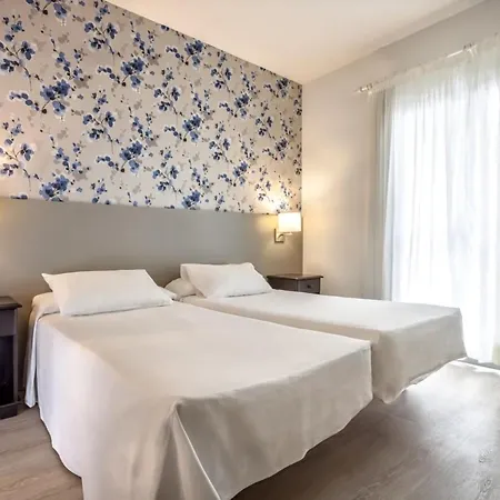 Two Bedrooms, Pool, Beach In Los Cristianos Apartman